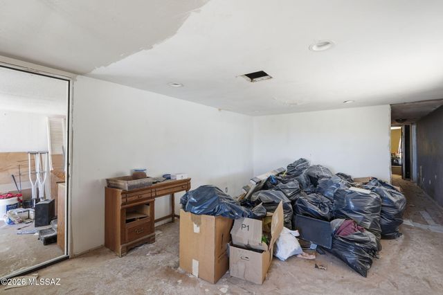 7261 N Van Ark Road, Tucson, AZ 85743