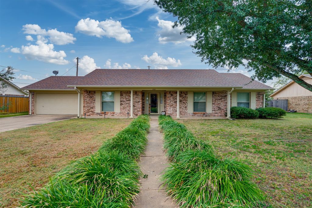 2001 S Delaware Street, Clarksville, TX 75426