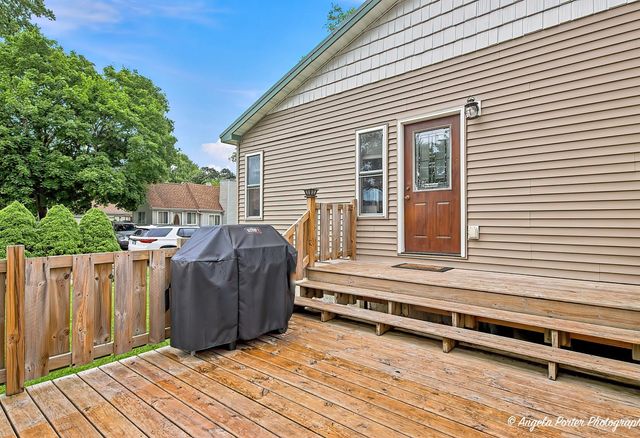 39 Fairfax Road, Fox Lake, IL 60020
