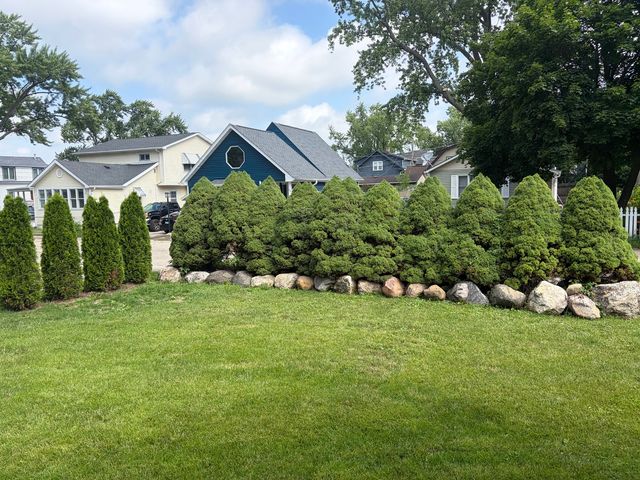 39 Fairfax Road, Fox Lake, IL 60020
