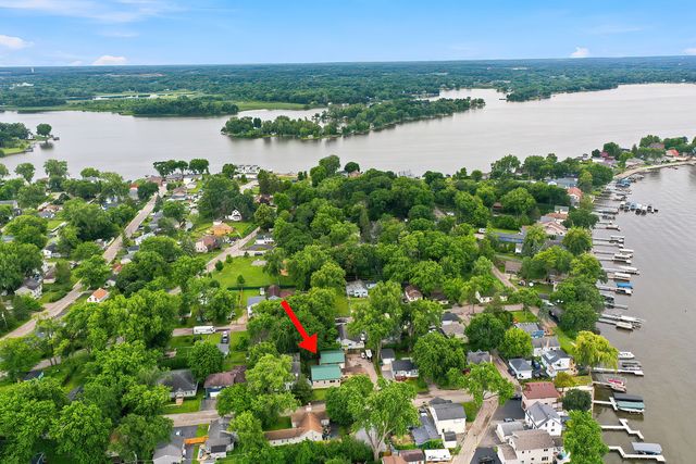 39 Fairfax Road, Fox Lake, IL 60020