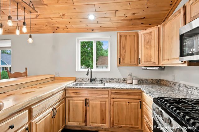 39 Fairfax Road, Fox Lake, IL 60020