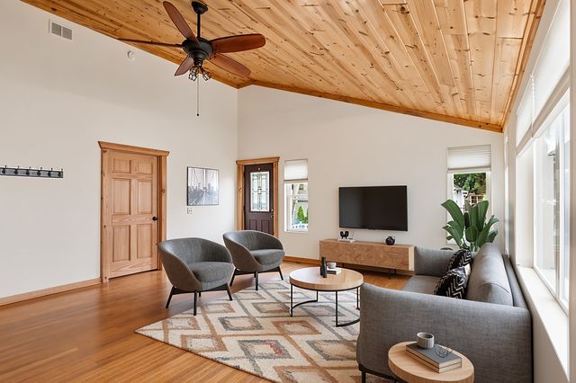39 Fairfax Road, Fox Lake, IL 60020