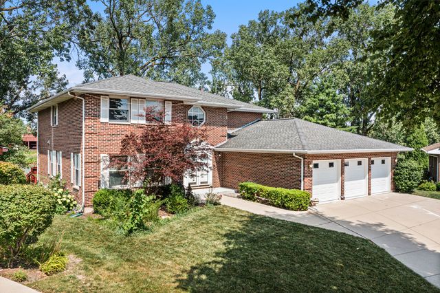 887 N Dovington Drive, Hoffman Estates, IL 60169
