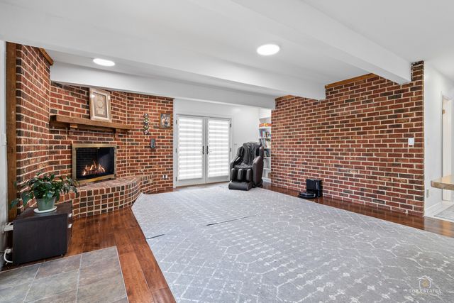 887 N Dovington Drive, Hoffman Estates, IL 60169
