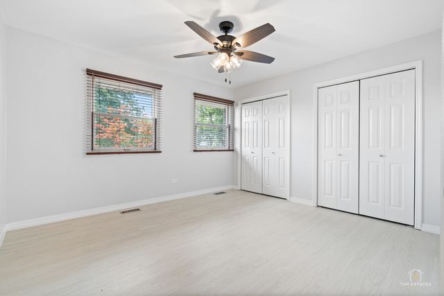 887 N Dovington Drive, Hoffman Estates, IL 60169