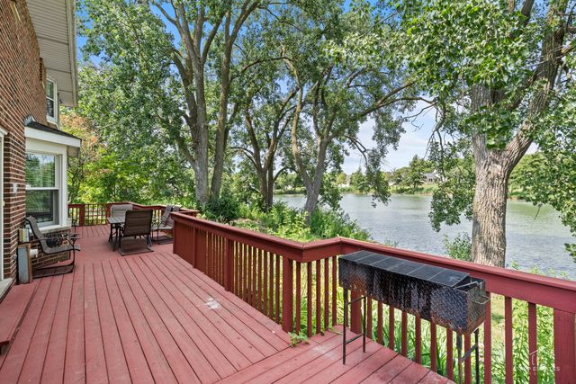 887 N Dovington Drive, Hoffman Estates, IL 60169