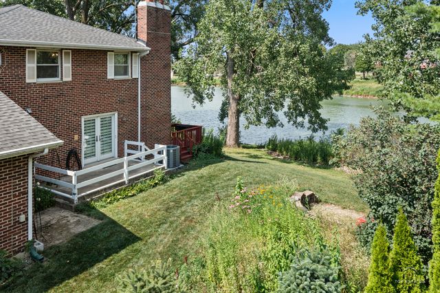 887 N Dovington Drive, Hoffman Estates, IL 60169