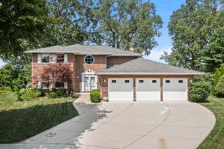 887 N Dovington Drive, Hoffman Estates, IL 60169