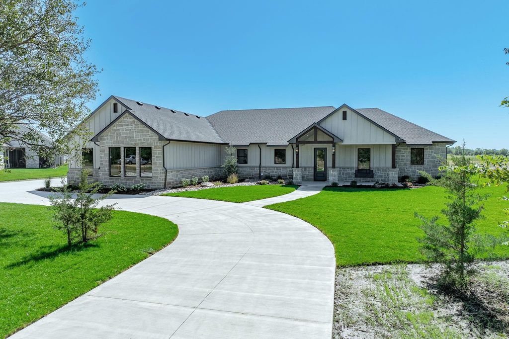 16681 W Hickory St, Wichita, KS 67052