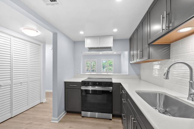 7313 Porcher Dr Apt 17, Myrtle Beach, SC 29572