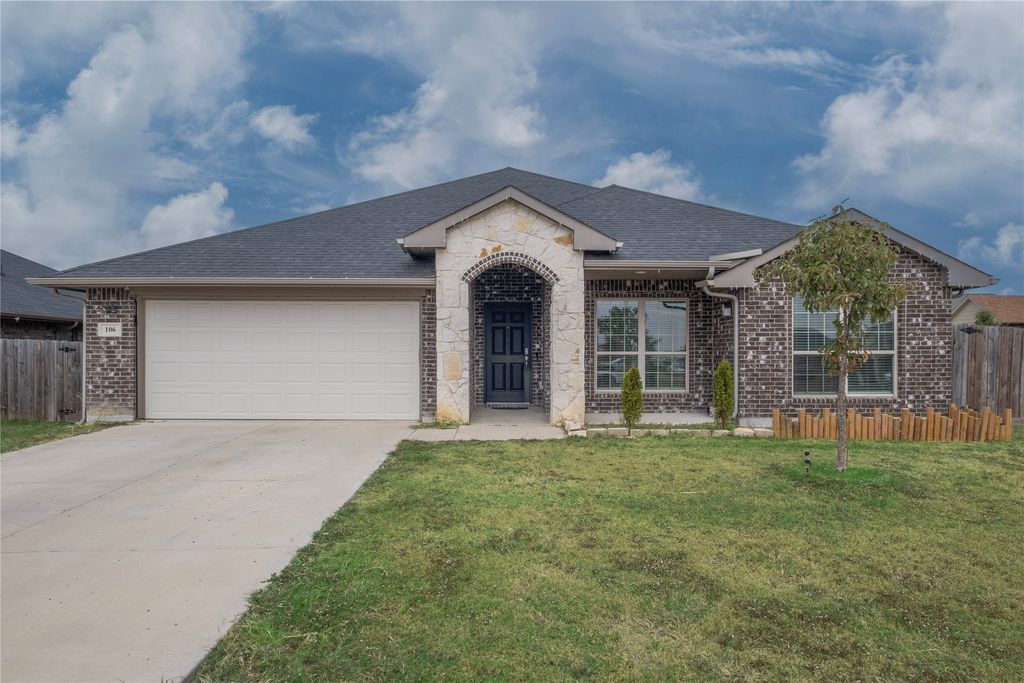 106 Spring Crest Street, Mabank, TX 75147