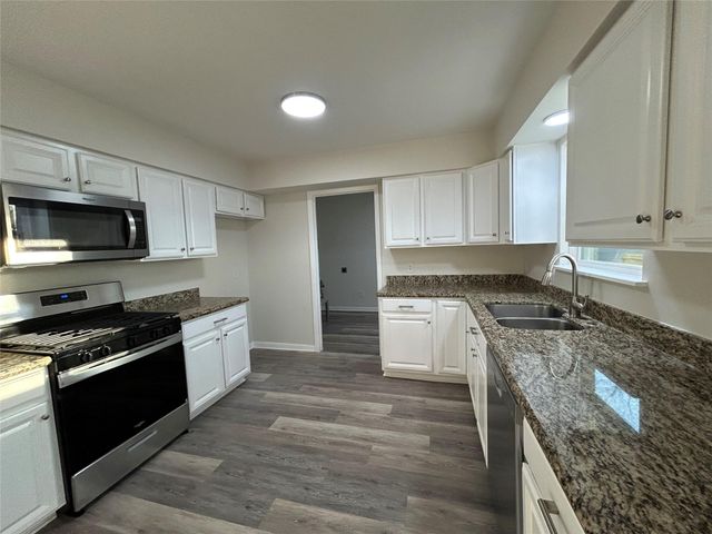 2406 Lynn Drive, Pearland, TX 77581