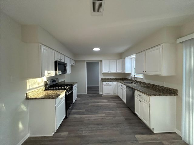 2406 Lynn Drive, Pearland, TX 77581