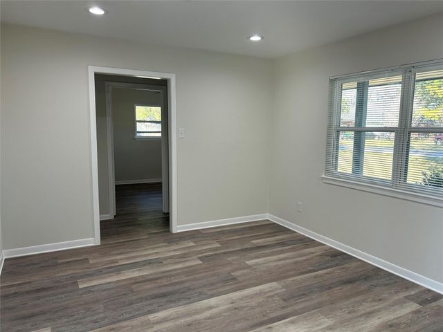 2406 Lynn Drive, Pearland, TX 77581