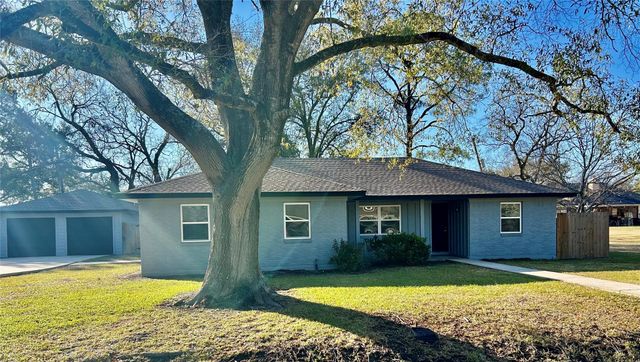 2406 Lynn Drive, Pearland, TX 77581