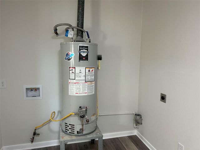 2406 Lynn Drive, Pearland, TX 77581