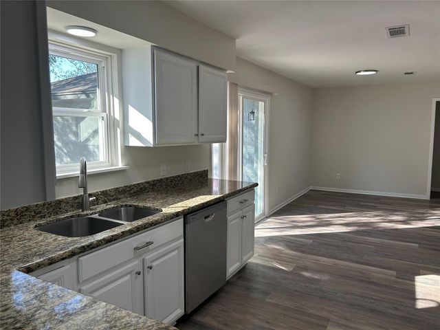 2406 Lynn Drive, Pearland, TX 77581