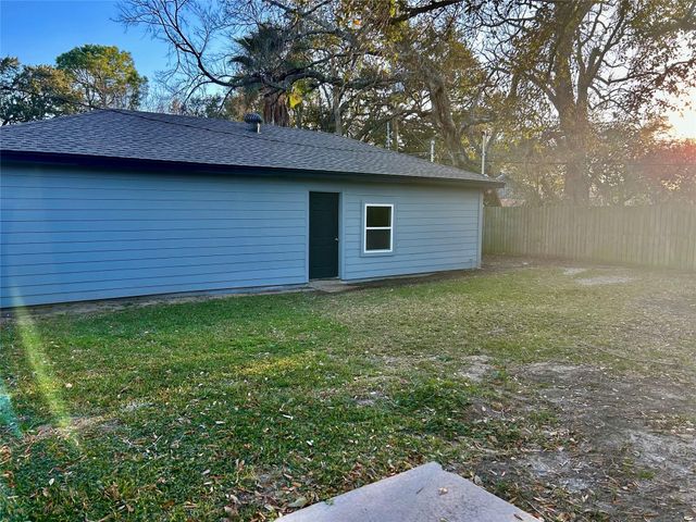 2406 Lynn Drive, Pearland, TX 77581