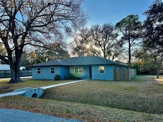 2406 Lynn Drive, Pearland, TX 77581