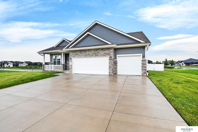 11914 Horizon Street, Papillion, NE 68046