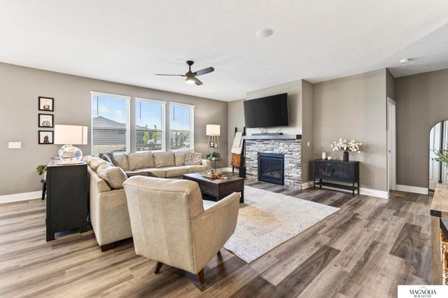 11914 Horizon Street, Papillion, NE 68046
