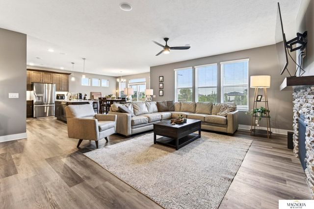 11914 Horizon Street, Papillion, NE 68046