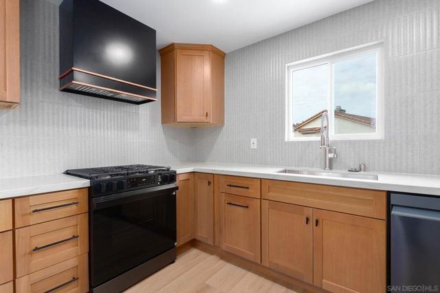 361 E Indian Rock Rd, Vista, CA 92084