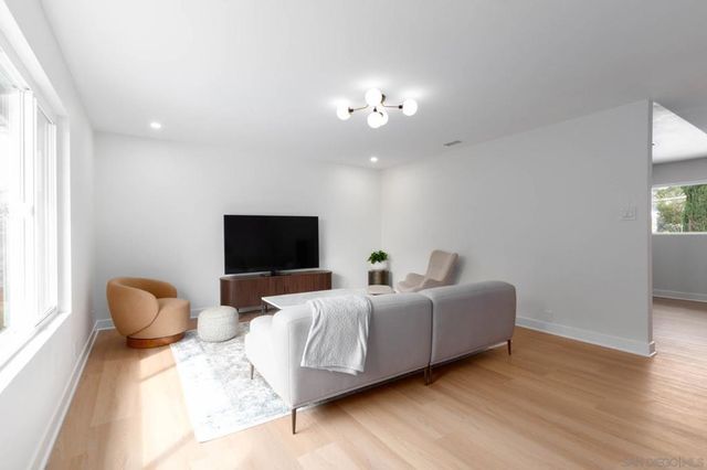 361 E Indian Rock Rd, Vista, CA 92084