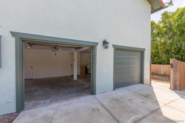 361 E Indian Rock Rd, Vista, CA 92084