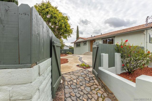 361 E Indian Rock Rd, Vista, CA 92084