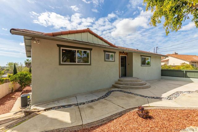 361 E Indian Rock Rd, Vista, CA 92084