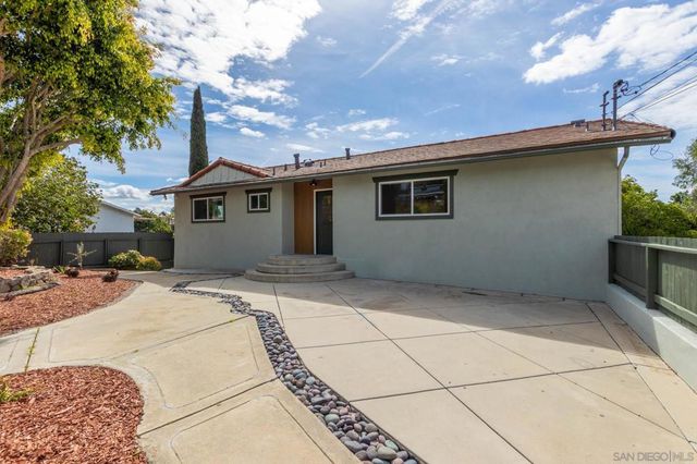 361 E Indian Rock Rd, Vista, CA 92084