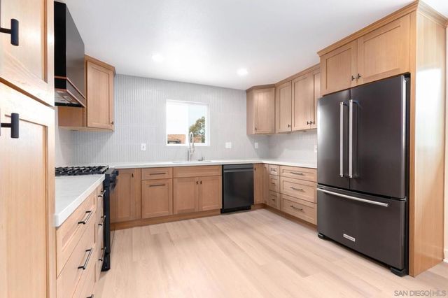 361 E Indian Rock Rd, Vista, CA 92084