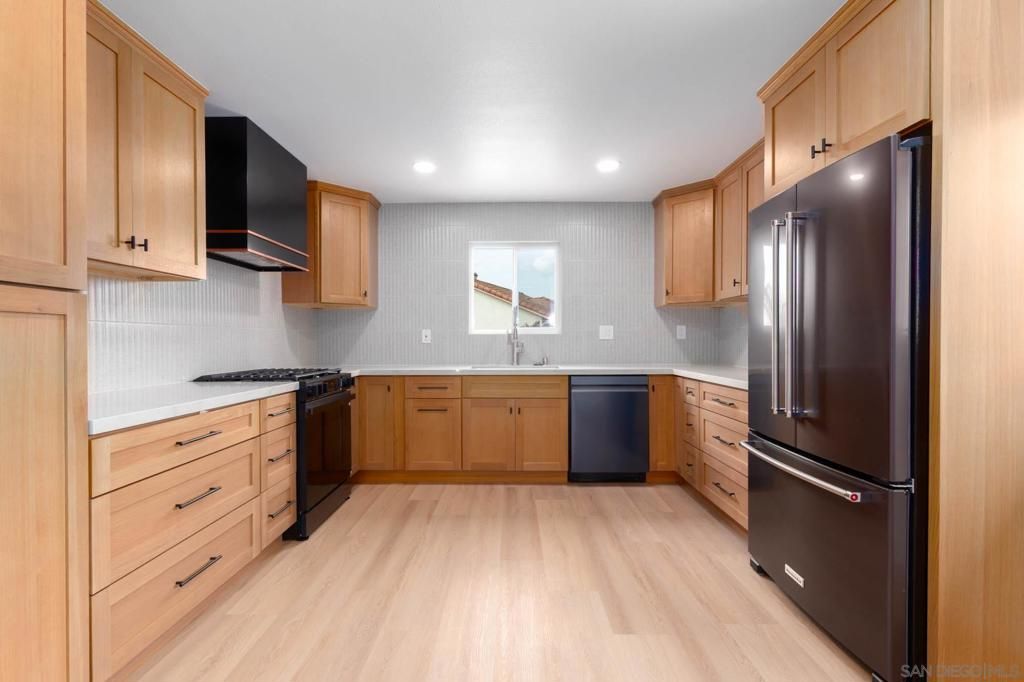 361 E Indian Rock Rd, Vista, CA 92084