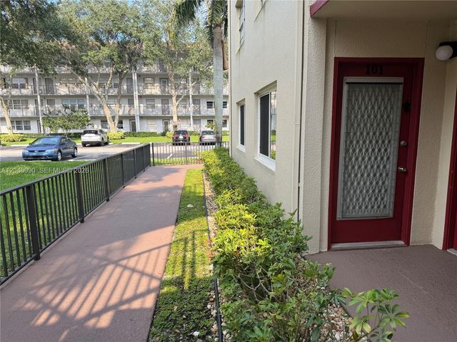 100 SW 132nd Way 101K, Pembroke Pines, FL 33027