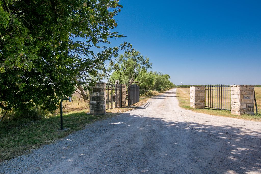 Image 1 of property listing at 629 Co Rd 356, Ballinger, TX 76821