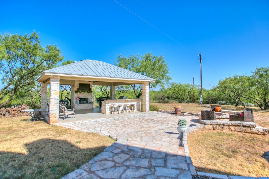 Image 10 of property listing at 629 Co Rd 356, Ballinger, TX 76821