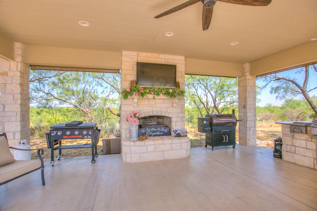 Image 39 of property listing at 629 Co Rd 356, Ballinger, TX 76821