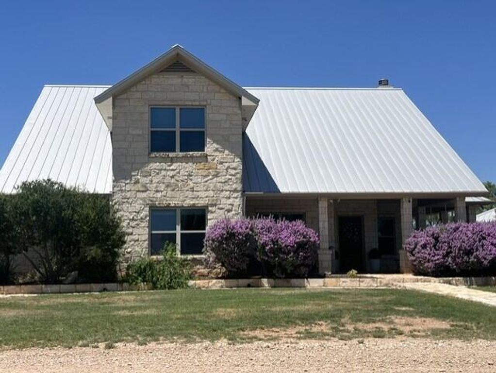 Image 4 of property listing at 629 Co Rd 356, Ballinger, TX 76821
