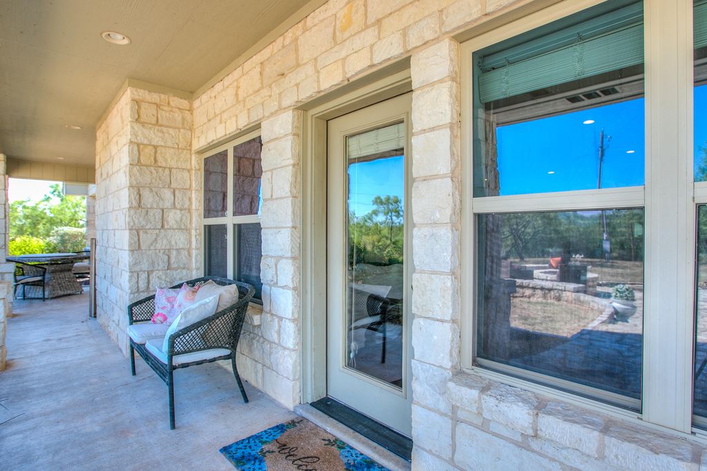 Image 7 of property listing at 629 Co Rd 356, Ballinger, TX 76821