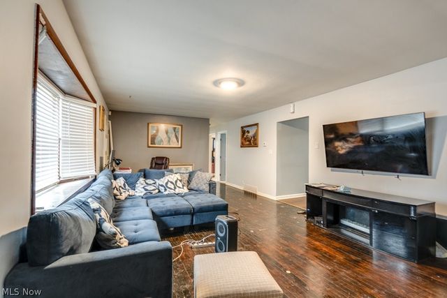 200 Cochran Road, Cuyahoga Falls, OH 44223
