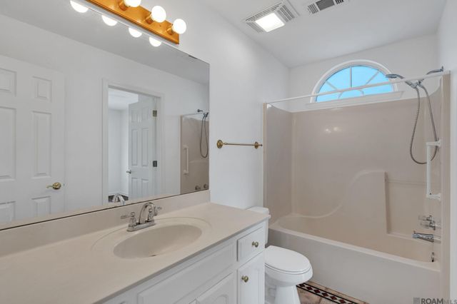 45026 Robin Trail Rd, St Amant, LA 70774