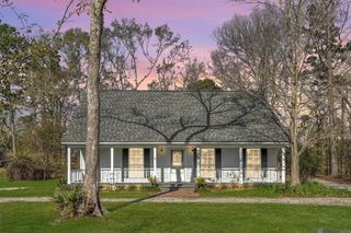 45026 Robin Trail Rd, St Amant, LA 70774