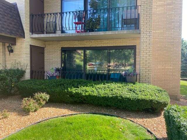 7715 SUSSEX CREEK Drive 1D, Darien, IL 60561