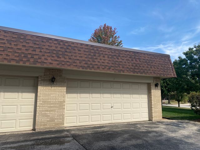 7715 SUSSEX CREEK Drive 1D, Darien, IL 60561