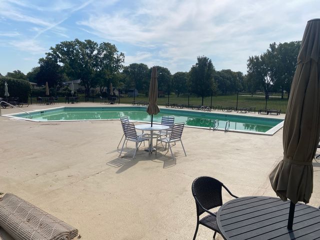 7715 SUSSEX CREEK Drive 1D, Darien, IL 60561