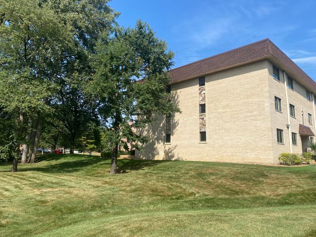 7715 SUSSEX CREEK Drive 1D, Darien, IL 60561