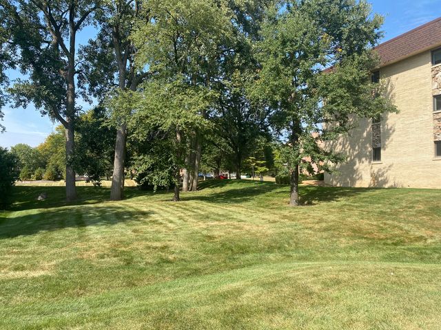 7715 SUSSEX CREEK Drive 1D, Darien, IL 60561
