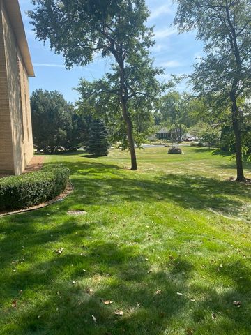 7715 SUSSEX CREEK Drive 1D, Darien, IL 60561